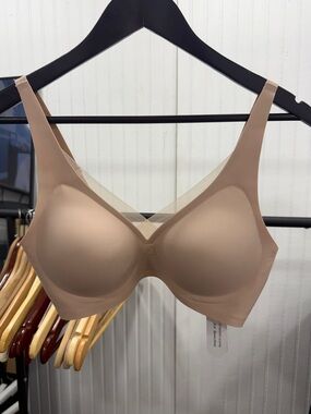 PRICE DROP!!! NWT Oeak Jelly Bra Seamless Nude T-Shirt Bra - Soft Support Sz S